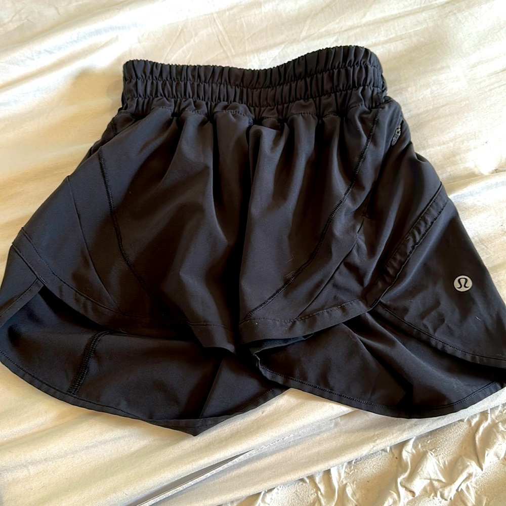 Lululemon hotty hot shorts 2.5” black size 0